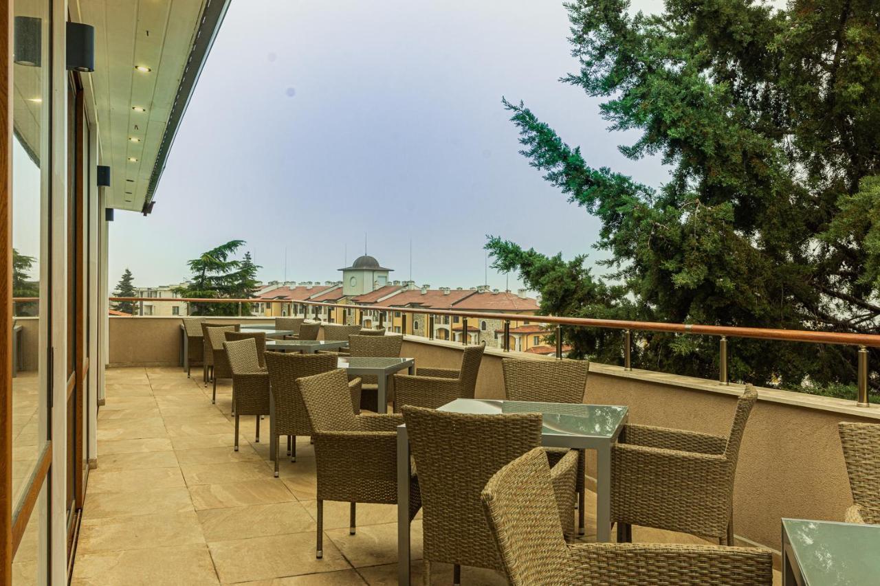 Vemara City Boutique Hotel-Free Parking Varna Bagian luar foto