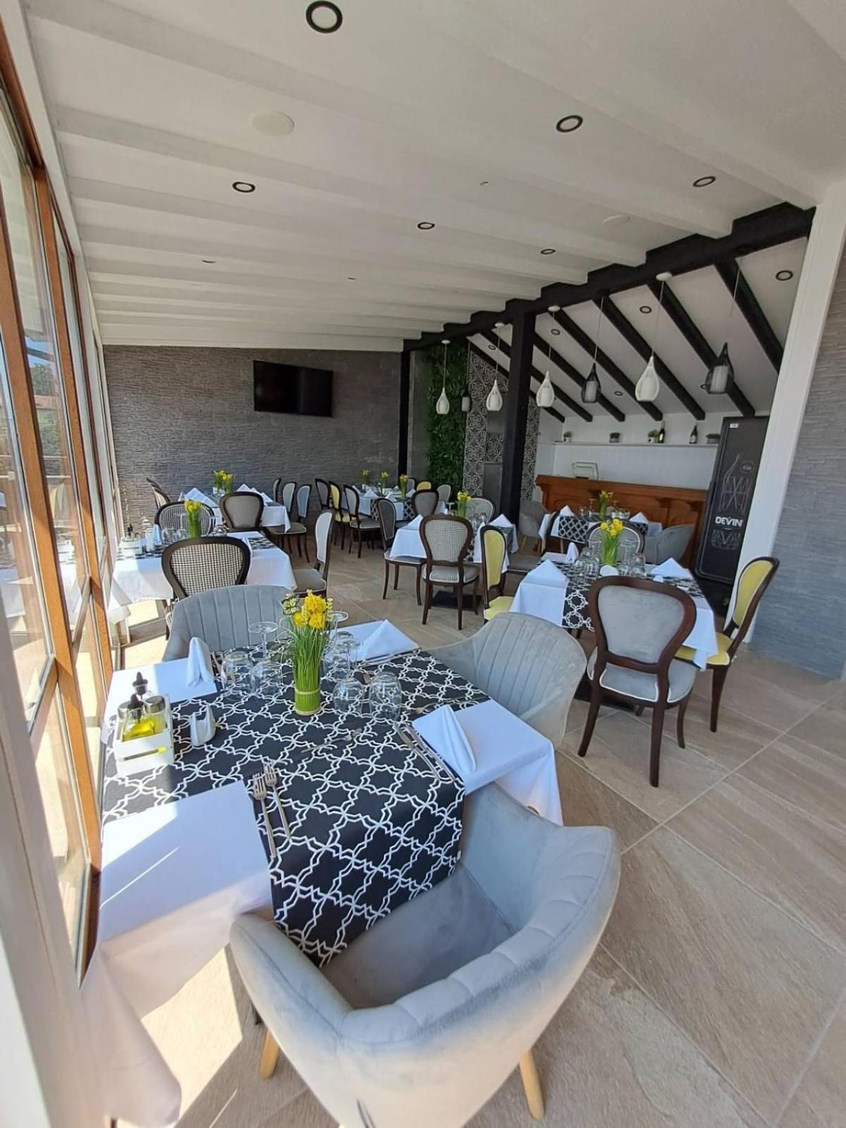 Vemara City Boutique Hotel-Free Parking Varna Bagian luar foto