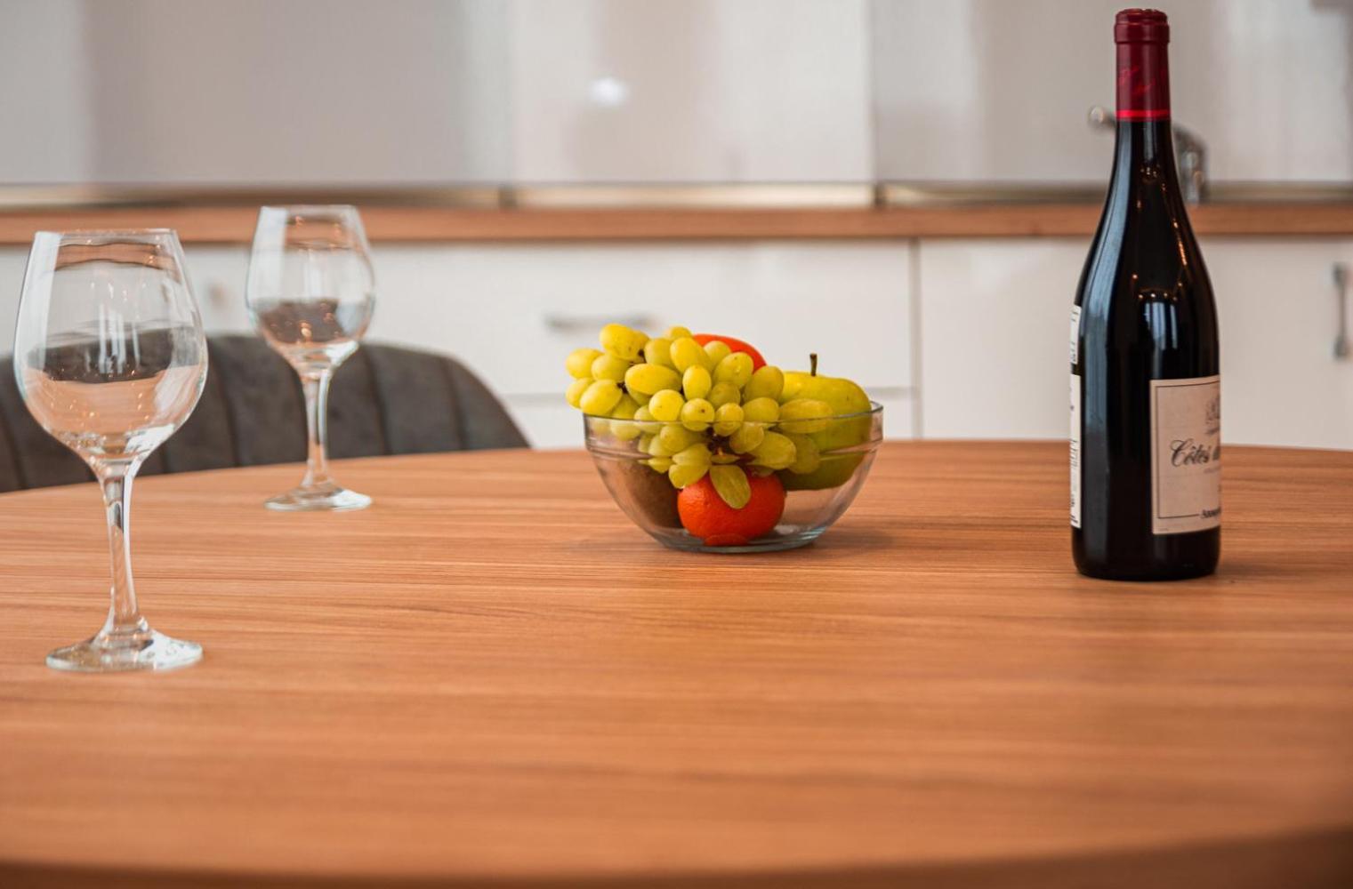 Vemara City Boutique Hotel-Free Parking Varna Bagian luar foto