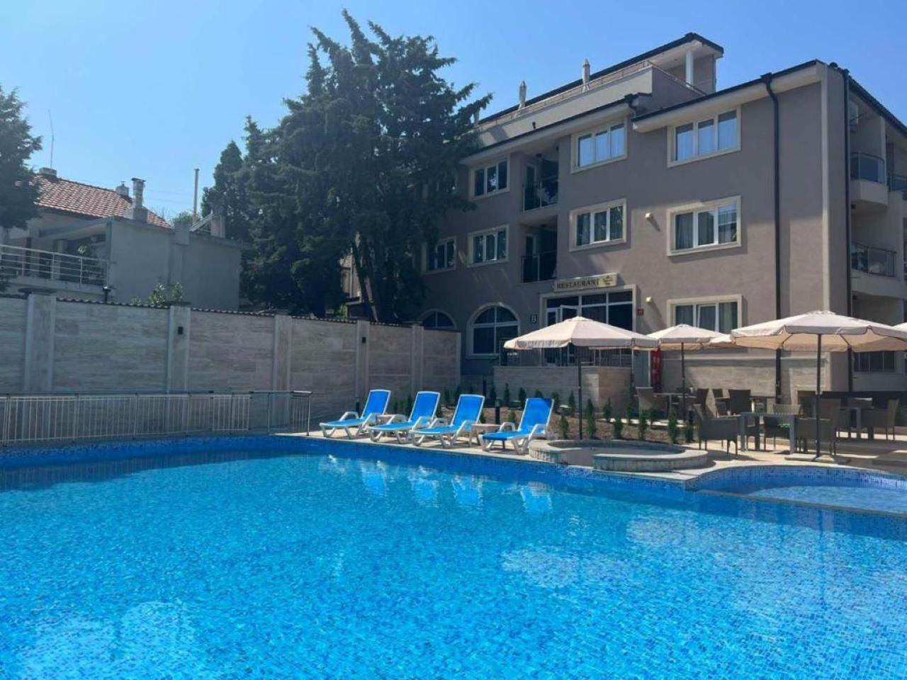 Vemara City Boutique Hotel-Free Parking Varna Bagian luar foto