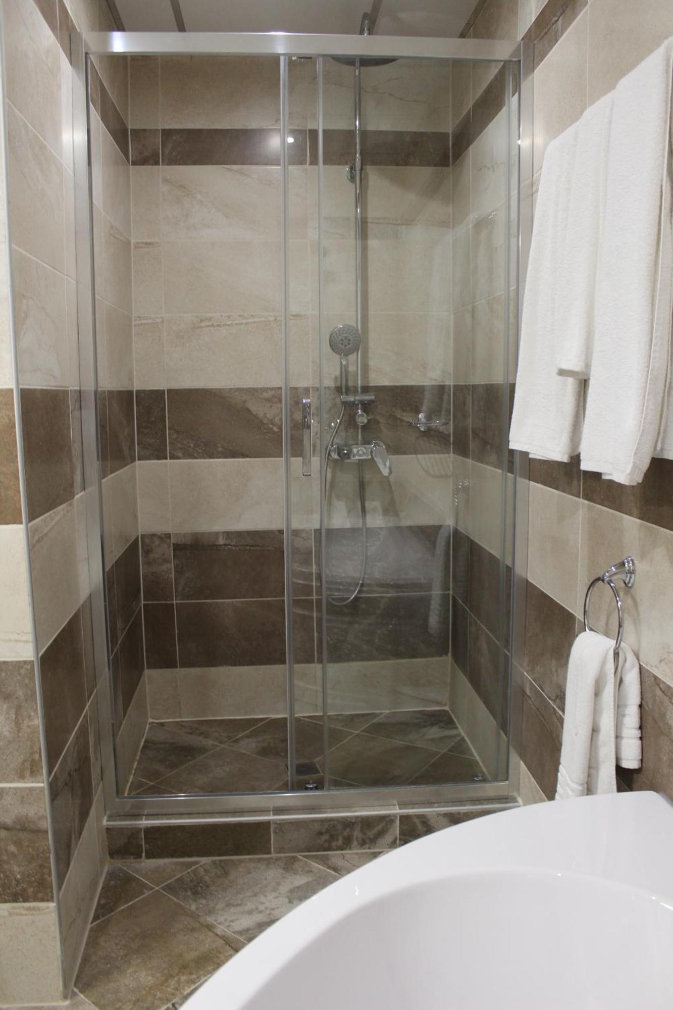 Vemara City Boutique Hotel-Free Parking Varna Bagian luar foto