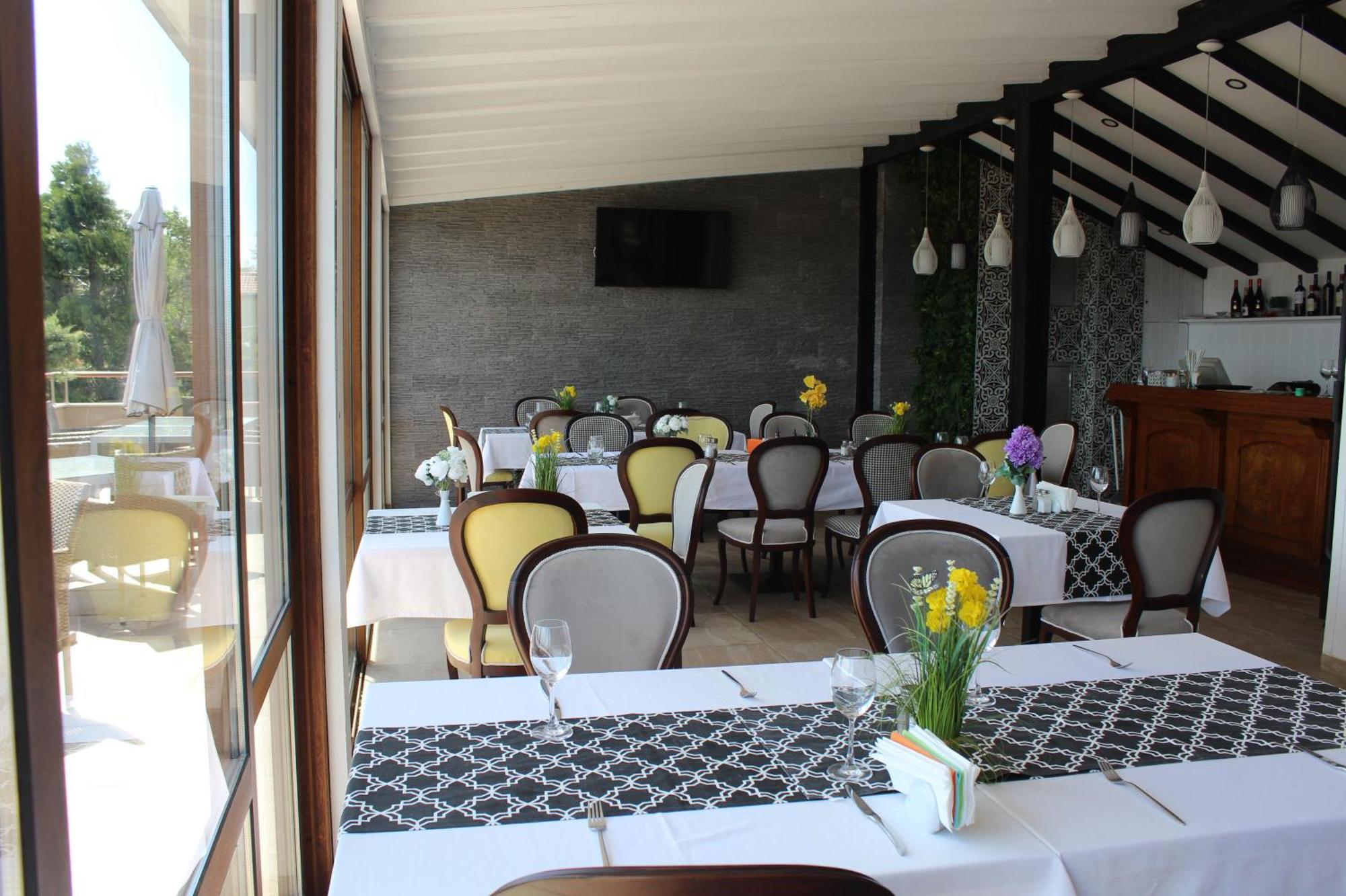 Vemara City Boutique Hotel-Free Parking Varna Bagian luar foto