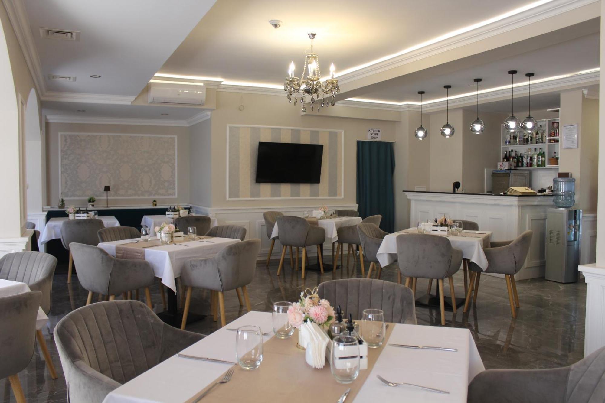 Vemara City Boutique Hotel-Free Parking Varna Bagian luar foto