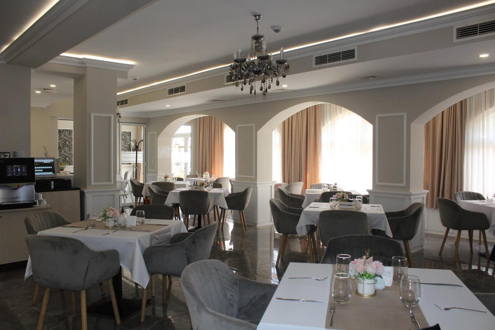 Vemara City Boutique Hotel-Free Parking Varna Bagian luar foto